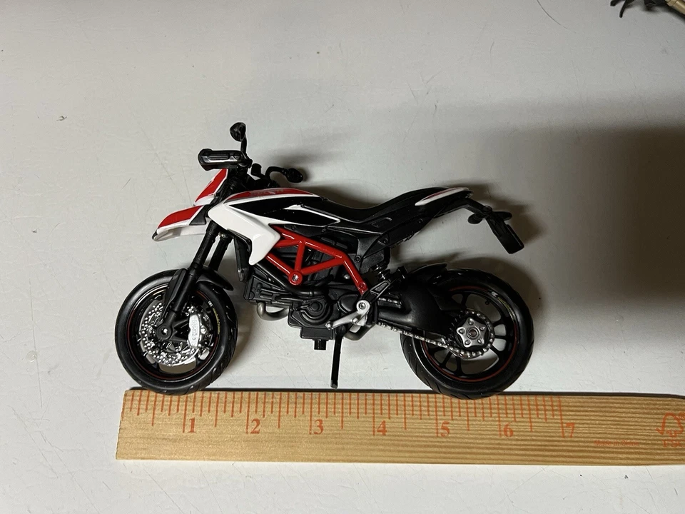 Ducati Hyper mortars SP Motorcycle 1/18 Scale Diecast Model Bike Lot 4 Nice Cond - Image 2 of 4