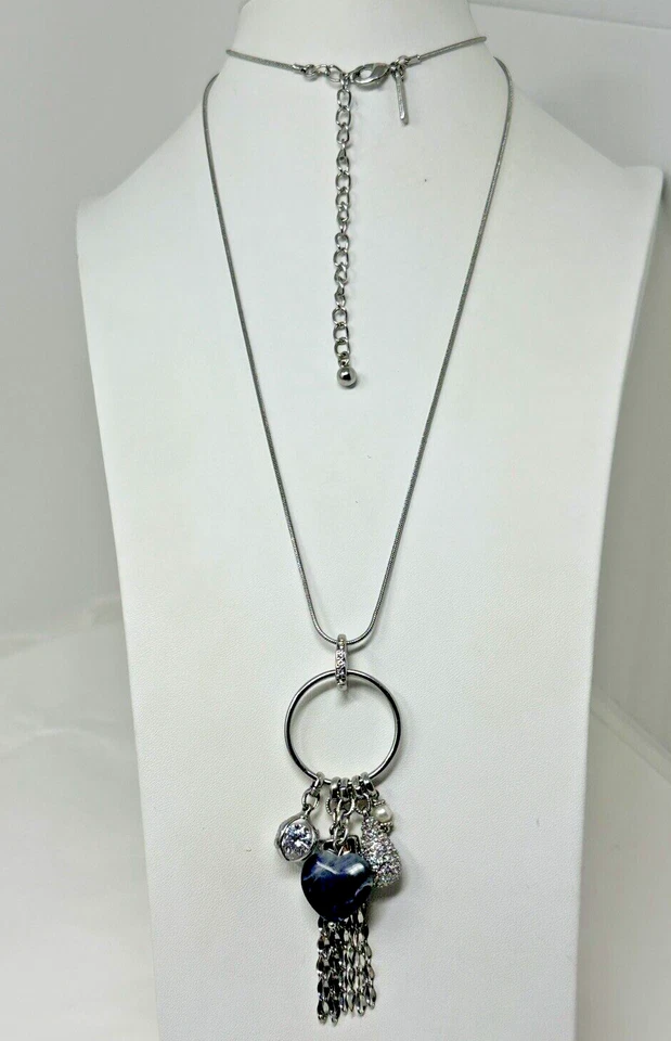 WHBM Casa Blanca Mercado Negro Tono Plateado Gema Azul Corazón Dije Borla Collar Foto 2 de 4