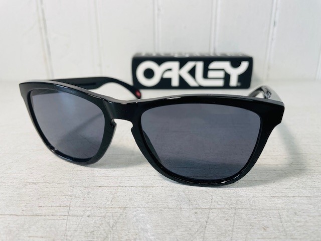 OAKLEY 24-306 FROGSKINS Polished Black Frame w Grey Lenses Fashion
