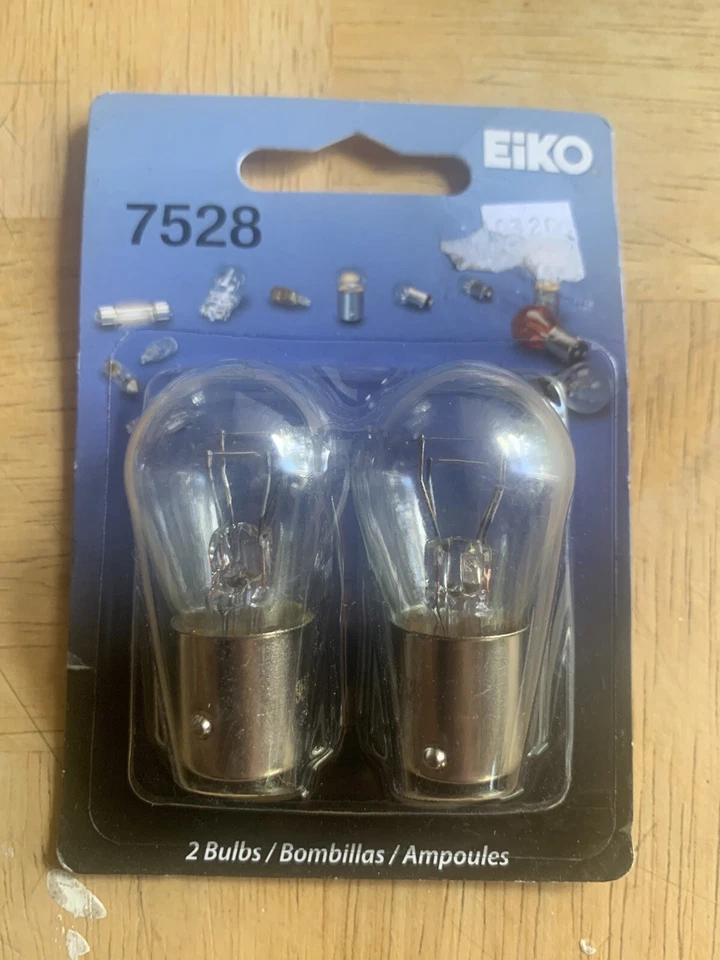 Bombilla de freno - Lámpara estándar Eiko 7528. Dos paquetes de dos. Total de 4 bombillas. Foto 2 de 3
