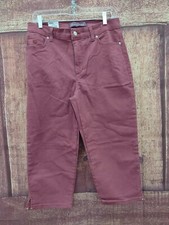 NWT Gloria Vanderbilt Amanda Capri Purple Jeans