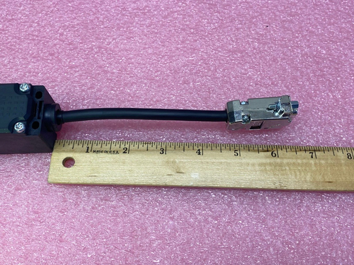 INTERRUPTOR DE BLOQUEO PUERTA DE SEGURIDAD IDEC HS5E-D4 24VDC - Imagen 8 de 9
