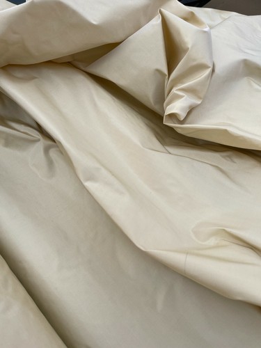 FABULOUS QUALITY SILK TAFFETA IRIDESCENT - NUTTY CREAM!!! - Picture 4 of 8