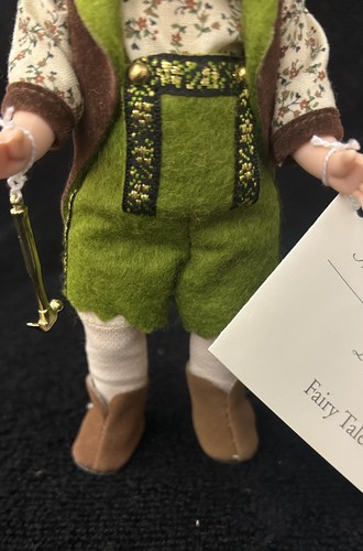 Quality 1996 Madame Alexander Vintage 8” Doll, Shoemaker Elf Boy 14637, NIOB - Picture 7 of 13