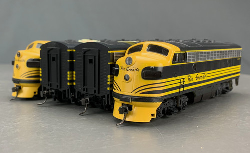 HO Stewart/Kato Rio Grande F7 A-B-B-A  PH I Locomotives Powered DccNonSnd HO8064
