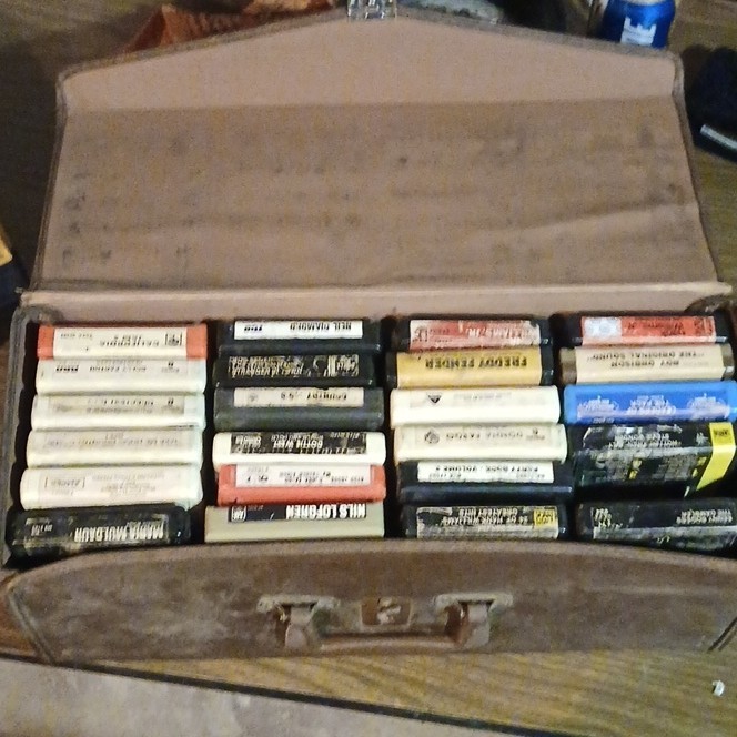 Vintage Brown Leather 8Track Tape Carry Case/Wallet Storage Holder and cassettes