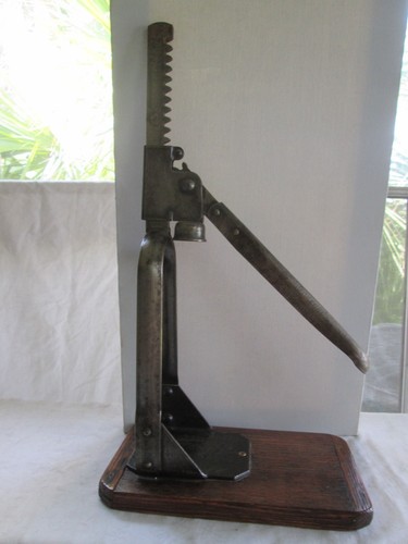 Antique Bottle Capper Hand Press Bottle Cap Machine & 5 Caps