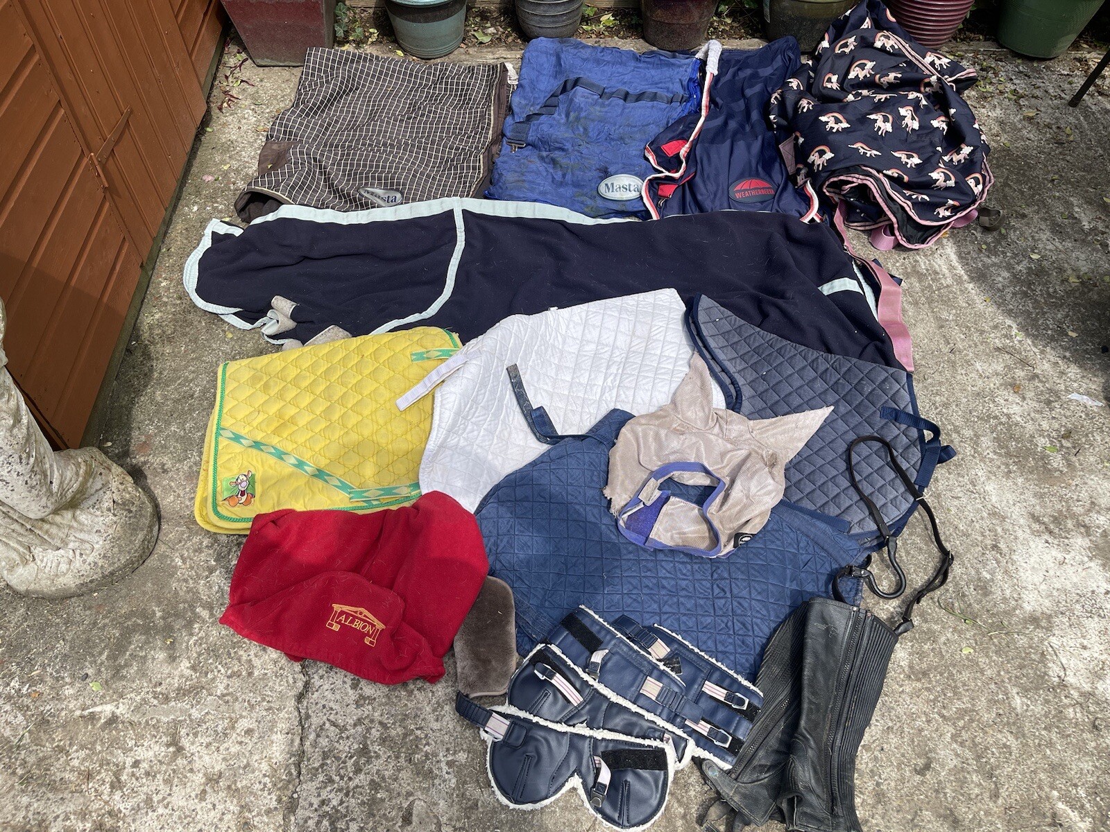 Job Lot Horse Rugs Numnahs Boots Tack Etc Equine Bundle 99p N/R eBay