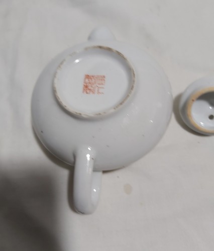 Antique Chinese porcelain teapot marked in the bottom - Picture 6 of 7