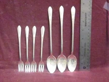7pc WM ROGERS MFG CO (1940) 4 COCKTAIL FORKS 5 3/8" 3 ICE TEA SPOONS 7 5/8" MONO