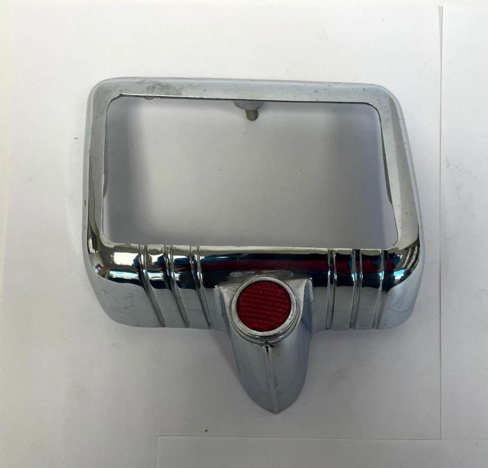Luz trasera izquierda Dodge Deluxe 1946-1948 bisel cromado NOS 1149364 Foto 3 de 4