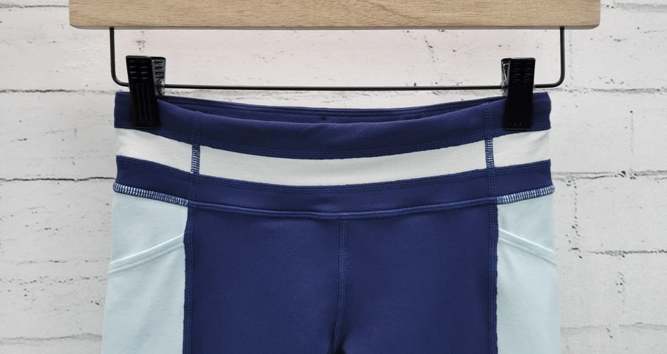 Leggings capri Athleta Niña Colorblock Talla L 12 Bolsillos Azul Claro Oscuro Blanco Foto 2 de 4