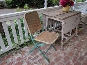 foldable wicker chair
