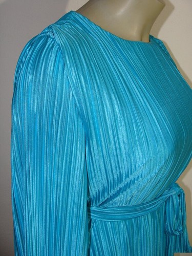Süßes Satin Glanz Kleid in Türkis mit tollen Plissee Falten Größe 42 - 44 / XL - Bild 3 von 10