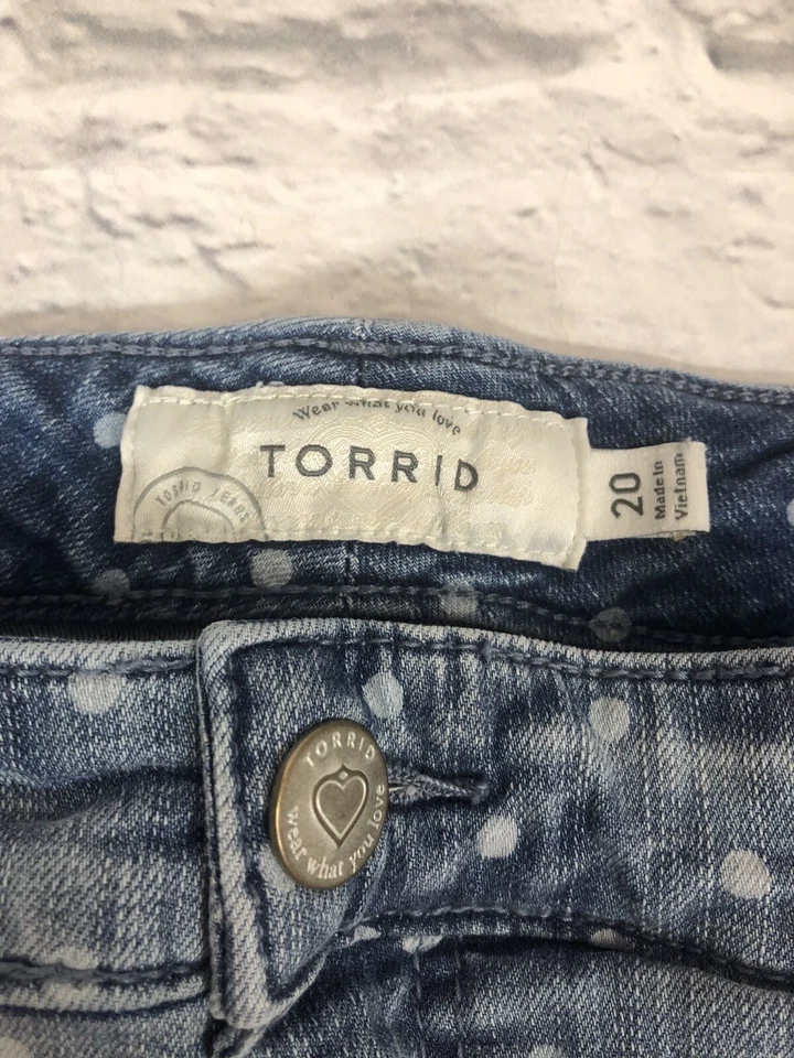 Pantalones Cortos de Jean Torrid para Mujer Azul Lunares Denim Envejecido Plus 20* Foto 2 de 4
