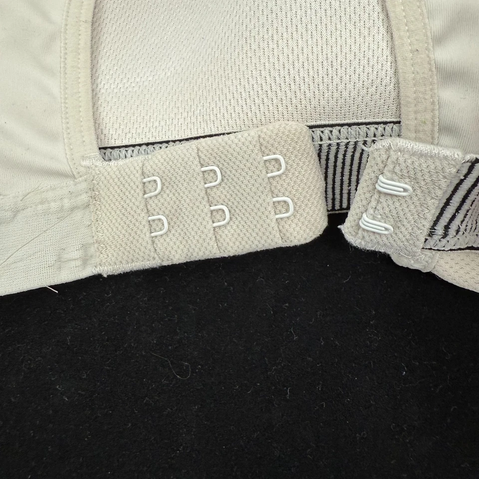 Sujetador Deportivo Victoria’s Secret 36D Blanco Increíble Ligero Max Inalámbrico Foto 3 de 4