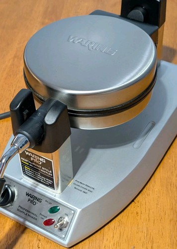 Waring Pro Belgian Waffle Maker Restaurant Style Rotating WMK300 Working & Clean - Picture 4 of 5
