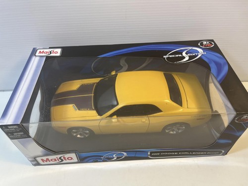 2006 Dodge Challenger Concept in 1/18 Scale Diecast by Maisto - Picture 2 of 7