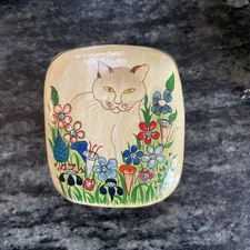 Kashmir India Hand Painted Lacquered Paper Mache Lidded Trinket Box 3.25x3