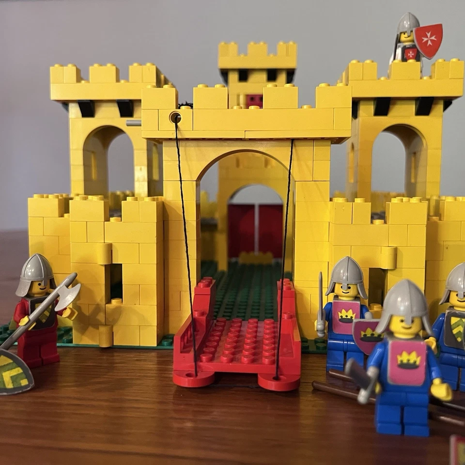 Vtg 1981 Lego Legoland Castle System 6075 W/Box Near Complete - Image 4 of 4