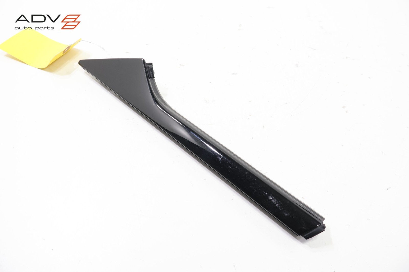 2014 - 2020 BMW i8 I12 FRONT LEFT DRIVER SIDE DOOR CORNER MOLDING TRIM OEM