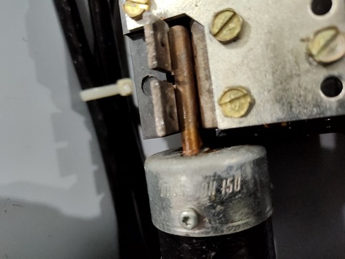 200 Amp Meter box plus fuses. - VIntage box has some wear marks Sells in used co - Picture 10 of 12