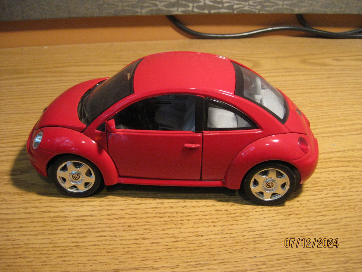 1/18 1998 VOLKSWAGEN NEW BEETLE , IN RED , BY , BURAGO , NO BOX | eBay