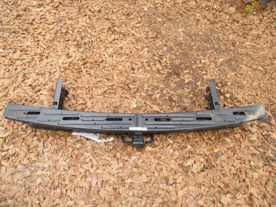 Remolque Chevrolet Suburban Tahoe 2015 2016 2017 2018 2019 2020 barra trasera enganche OE Foto 3 de 4