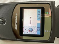 Motorola Phones with Games  Texting    Chargers  Covers