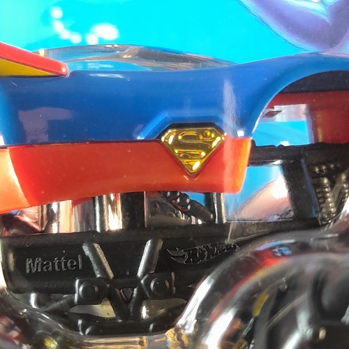 Hot Wheels Monster Trucks "SUPERGIRL" New For 2024 DC And Warner Bros 1:64 Scale - Picture 14 of 17