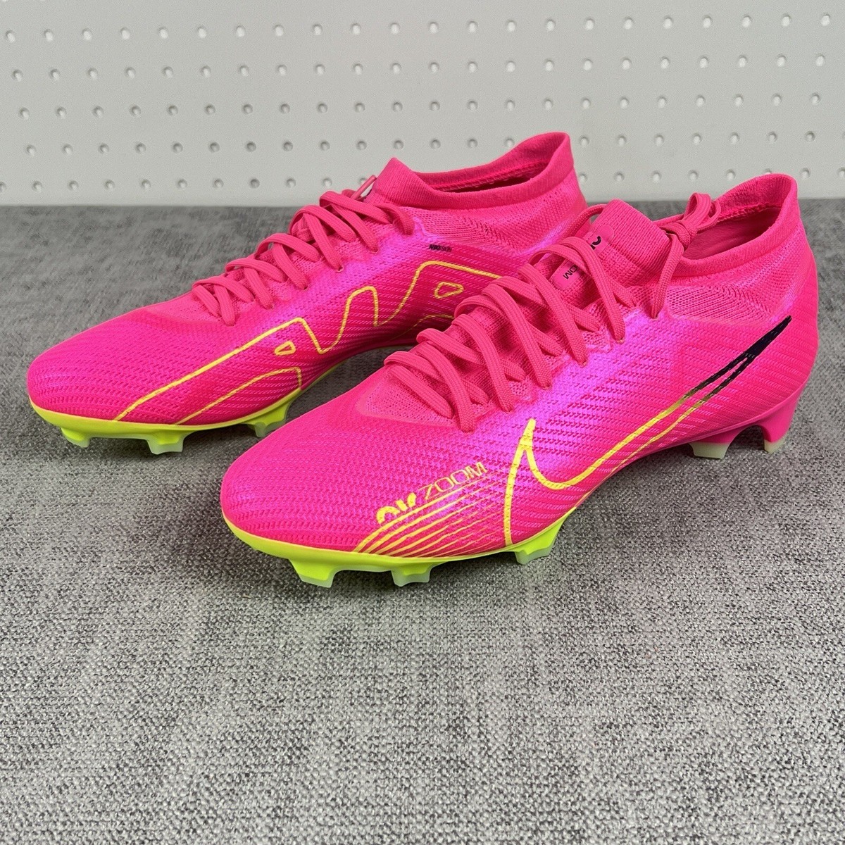 NIKE Vapor Carbon“ピンクリボン“XLサイズ 新品・未使用 NIKE - NIKE Vapor Carbon“ピンクリボン“XLサイズ 新品・未使用