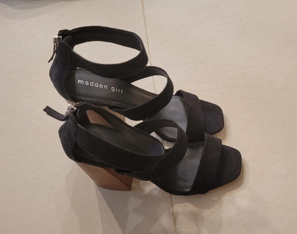 Madden Girl Women Black Zip Up Strappy 4" Chunky Heels Sandal Sz 8M - Image 2 of 3