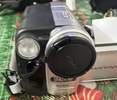 Sony Handycam CCD-TRV138 Hi8 Camcorder 20x Optical 990x Digital