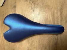 FIZIK Aliante sella per binario in carbonio colore blu 200 grammi