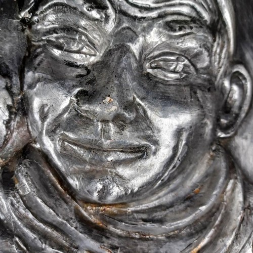 Vtg Embossed Metal Monk Wall Plaque Bas-Relief Repousse Friar with Wine Grapes - Picture 11 of 12