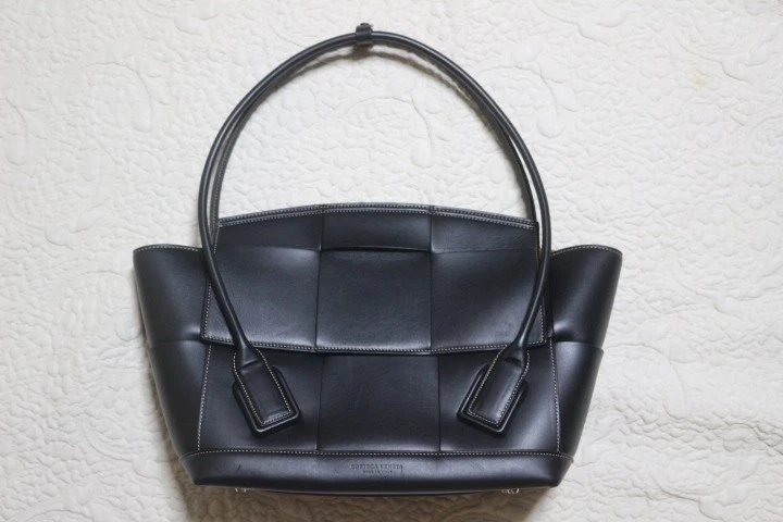 BOTTEGA VENETA THE ARCO Bottega Veneta Arco Maxi Tote Bag Black