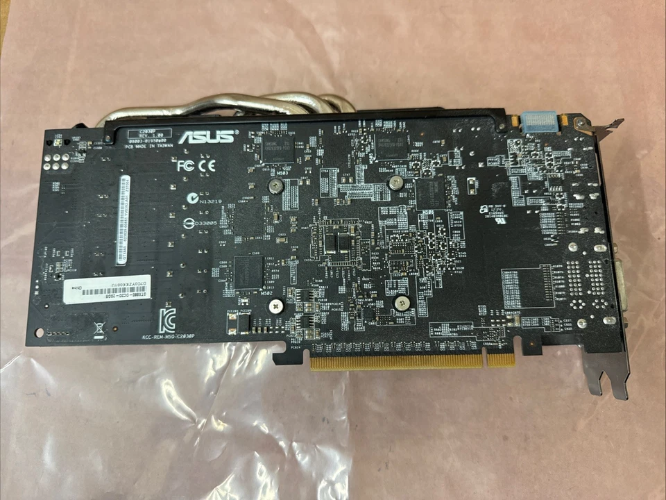 Asus NVIDIA GeForce GTX660 Ti-DC20-2GD5 2GB DDR5 Graphics Card - Image 3 of 3