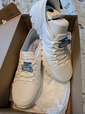 Women's Sketchers Stretch Fit cooled memory foam Sneaker 9.5 White New in box.
