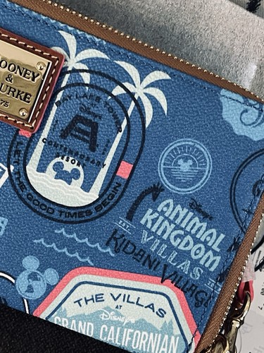$168 Dooney & Bourke Disney Vacation Club Wristlet Zip Around Wallet NEW!! - Picture 11 of 14