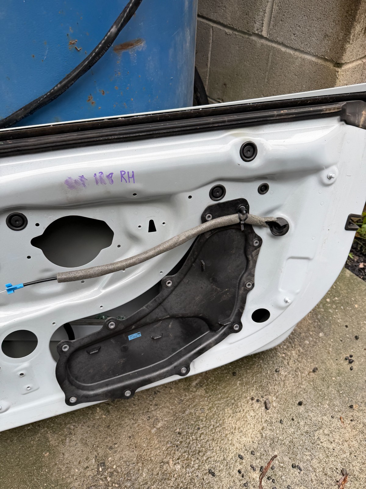 2017 - 2023 AUDI R8 SPYDER PASSENGER RIGHT RH SIDE DOOR WHITE *DAMAGE*