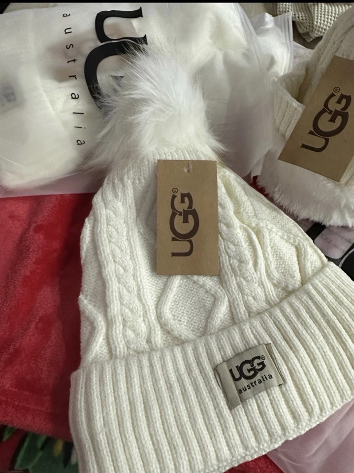 Gorro de malha UGG cabo com forro de lã. Novo em folha tamanho único adulto. Cor branca - Imagem 4 de 4