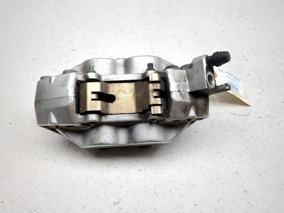 Pinça de freio dianteira 03 Victory V92 - Imagem 3 de 4