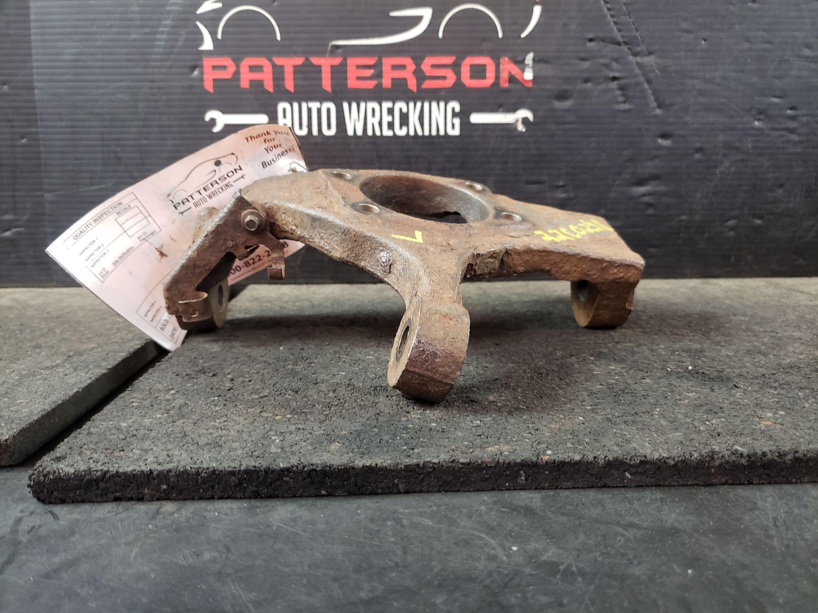 07-12 MASERATI QUATTROPORT FRONT PASSENGER SPINDLE STEERING KNUCKLE 66K MILES