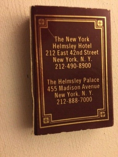 Vintage Matchbook Harry's New York Bar, Central Park S red and gold D4 - Picture 2 of 2