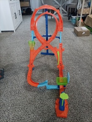Hot Wheels Stunt Track Vertical 8-Jump