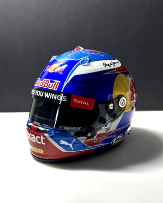 マックス・フェルスタッペン レッドブル1/2ヘルメット2016年スペインGP仕様 フェルスタッペンがF1日本GP用特別ヘルメットを発表。ホワイトを基調に