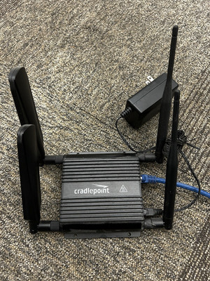 Cradlepoint IBR600B-LP4 Unlocked LTE Wi-Fi Router RJ-45 USB w/ Antennas