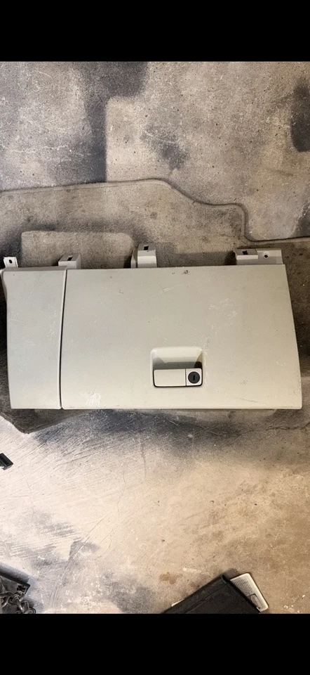 Infiniti G35 2003 sedán guantera y cubierta inferior Foto 2 de 2