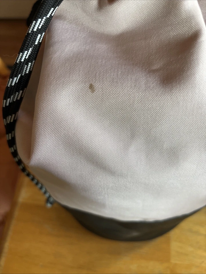 Bolsa balde feminina rosa com cordão PUMA - Imagem 4 de 4