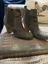 Crown Vintage Heeled western style Boots Gray with Blue floral detailing